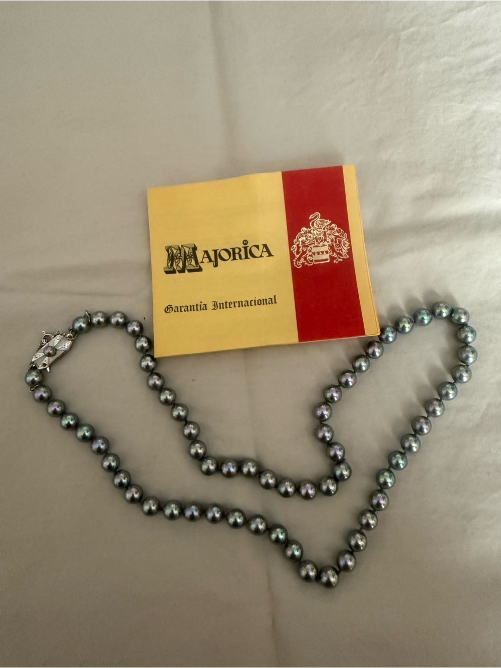 Grey Pearl Strand Necklace - Elegant Iridescent Pearls - Picture 2 of 6
